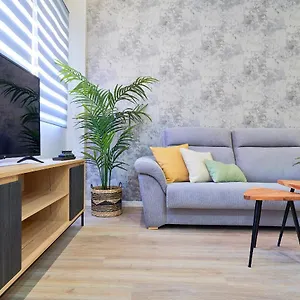 https://del-parque-flats-estudio-malaga.1costadelsol.com